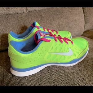 NIKE ATHLETIC SHOES SNEAKERS WOMENS